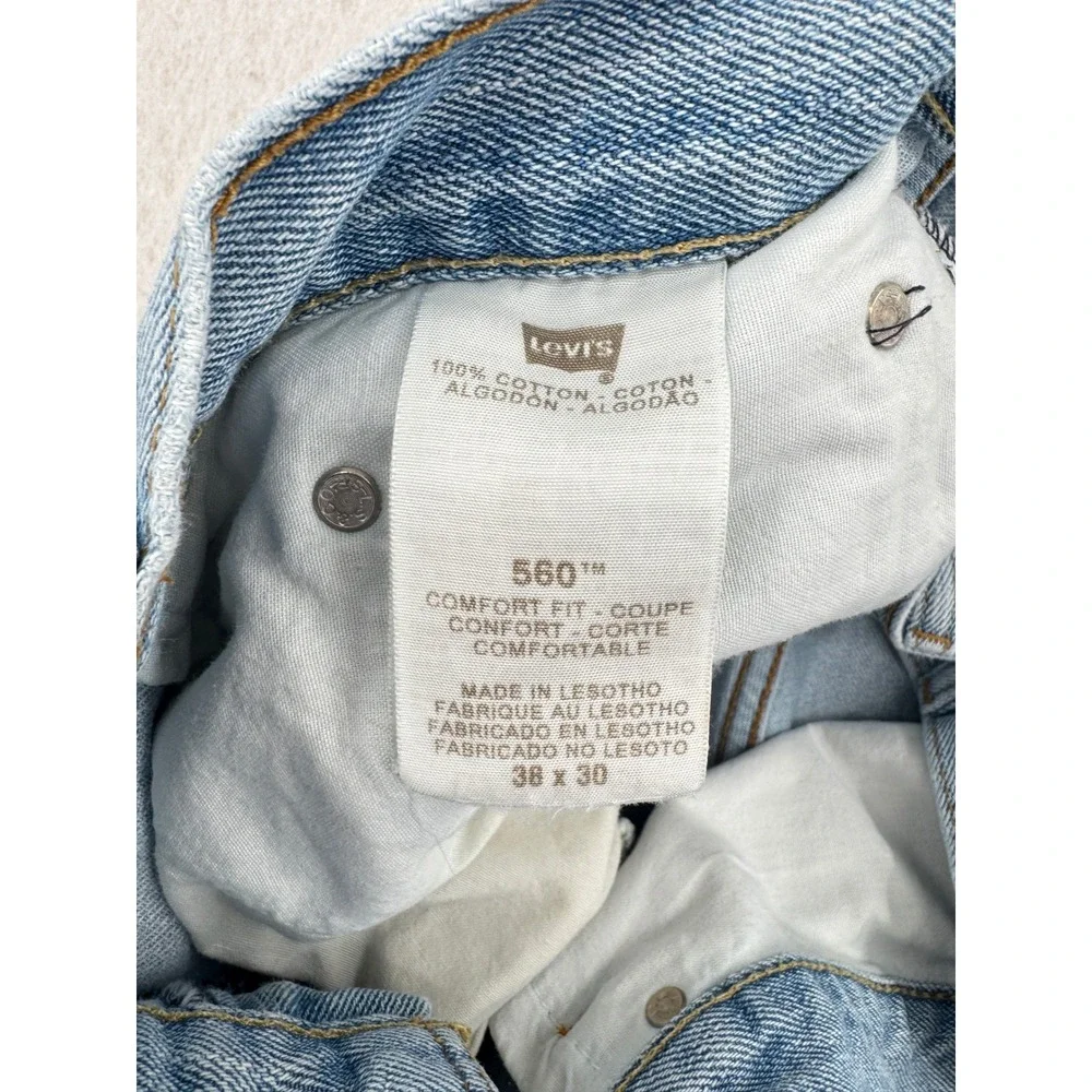 Levis 560 Comfort Fit Jeans Mens 38x30 Light Wash Blue Denim Tapered Leg Grunge